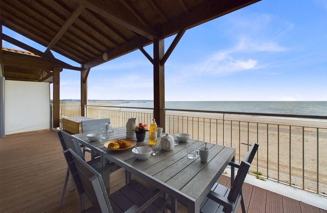 On the beach, apartment with terrace and sea view
