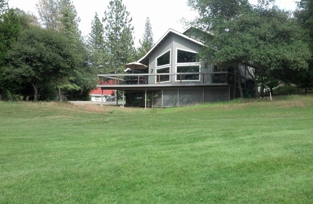On the Golf Course, 3-Bdrms, 2 Full Baths, 35 miles to Yosemite, Pups ok!