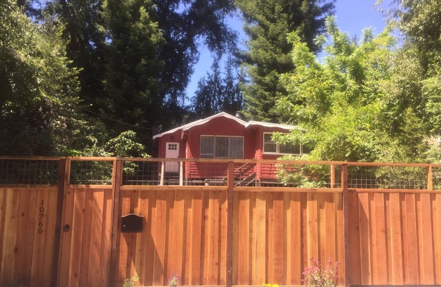On the Russian River, river access, hot tub in deck, pet friendly, wine country
