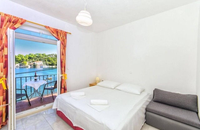 One bedroom apartment near beach Okuklje, Mljet (A-4912-f)