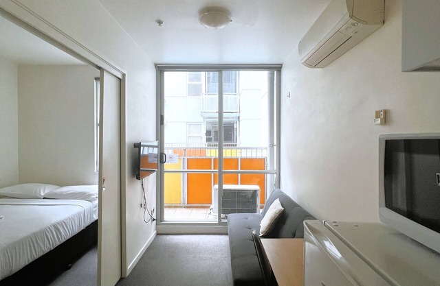 One-Bedroom Apartment | Melbourne CBD | Wifi Included
