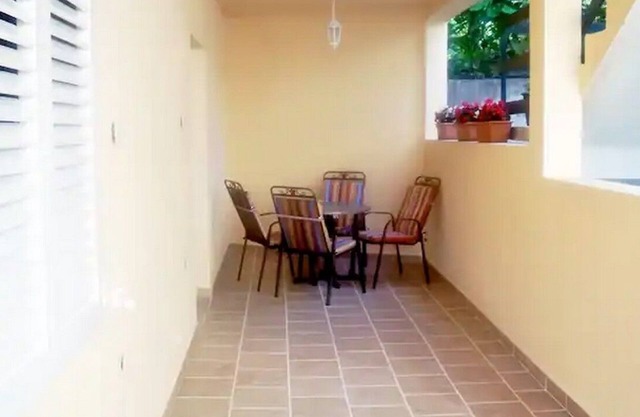 One bedroom apartment with terrace Makarska (A-22168-b)