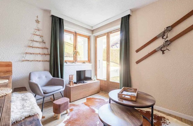 One-bedroom apartment with garden