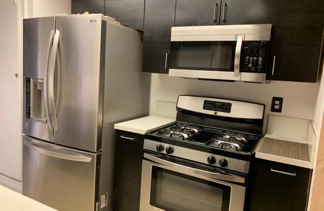 One Bedroom Condo+Parking+Laundry