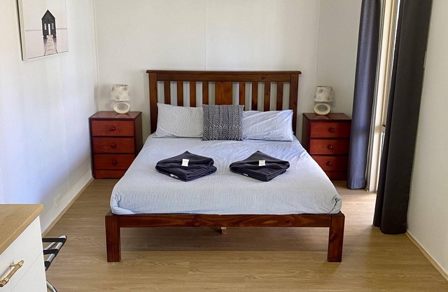 One-Bedroom Studio - Studio Room With Gum Creek View