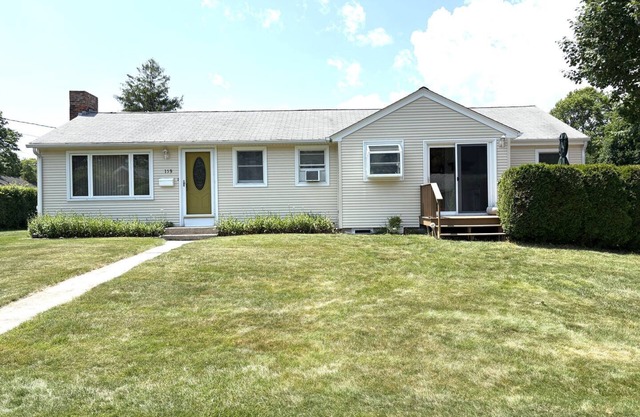 One-level home in Narragansett Pier!