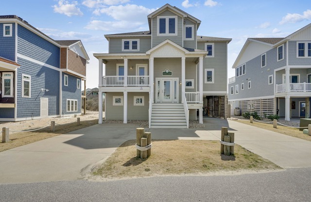 Only 70 Steps to beach access! Elevator! Heated Pool! Pets, Pool Table, Hot tub