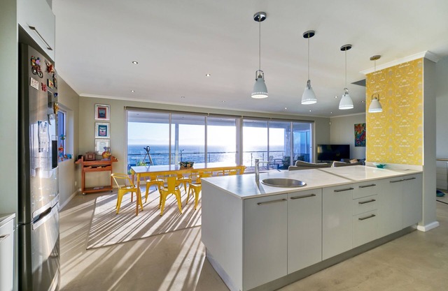 Open Plan Family-friendly, walking distance to beach, With Pool.