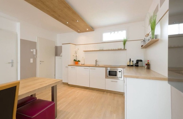 Opera Top 16 Downtown Apartment - Christian Apartments