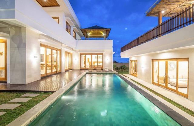 Opulent 6 BR in with Ocean View, 5 mins to Savaya