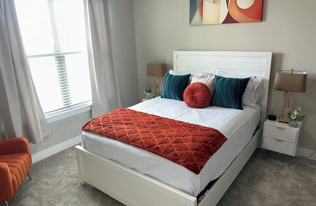 Orange moon 1-bedroom apartment w/queen Sofa bed in the Heart Of Dallas!
