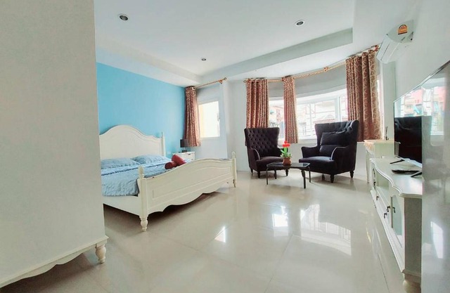 Orca Guest House and Bar