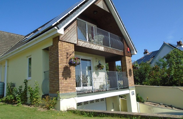Orchard House, 5 Star Contemporary and Spacious Holidays in Wadebridge Cornwall.