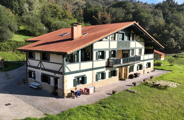 Oribar Bazter Goikoa - Cozy semi-detached home in the countryside by Egona