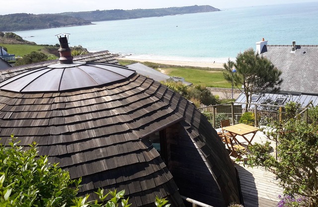 Original round wood house T3 sea view