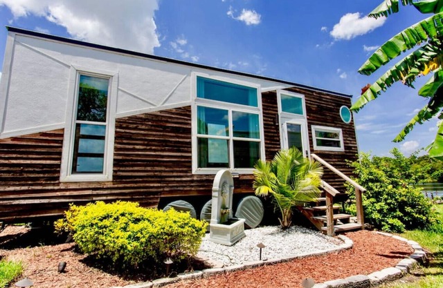 Orlando Venice- A Lakefront Tiny House