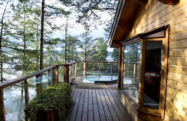 Otter View Cottage at April Point