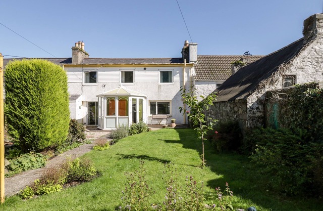 OTTERS HOLT, pet friendly, character holiday cottage in Stranraer