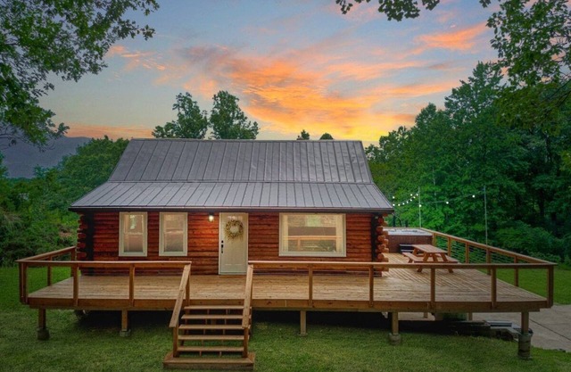 Our Happy Place #LuxuryLogCabin HOT TUB Waffle Bar