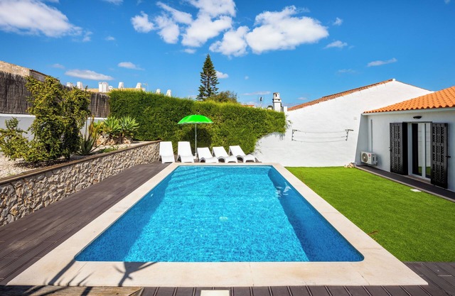 OURA, Excellent location, villa + private pool. beach 300m, Oura 150m,snooker