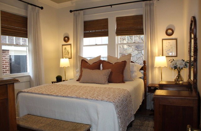 Out the Door, Into Downtown-Walk to Dining, Shops, Parks, and Entertainment!