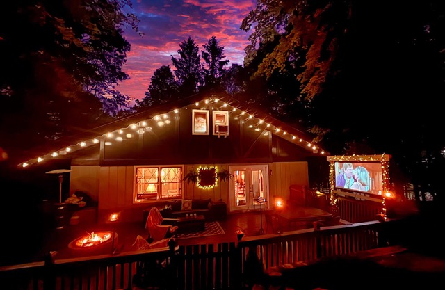 Outdoor Movie Theater/Storybook Chalet Beech Mtn/Vibrant Autumn Colors/Hot Tub