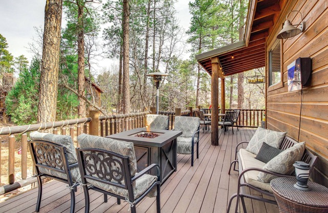Outdoor Oasis: Family-Friendly Cabin in Show Low!