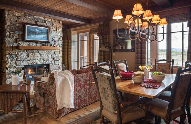 Outpost: Crystal Springs 303- AC & Next To Tram!