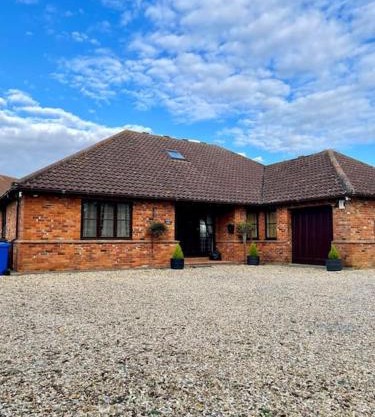 Outstanding 6 Bedroom House Cotton End, Bedford