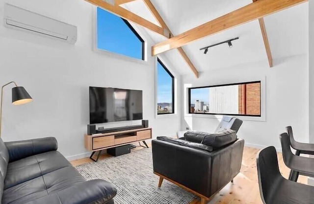 Outstanding Quality Renovation, so close to CBD.