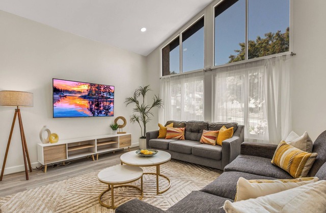 Outstanding Torrance Home: Amazing Design & Luxury