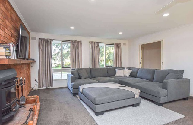 Ovens Valley Retreat - Spacious, cosy home near Myrtleford