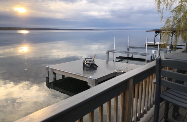 Over-Water Deck, Sunset Views, Fireplace, Dock & Boat Lift, Kayaks/SUPs/Canoe!