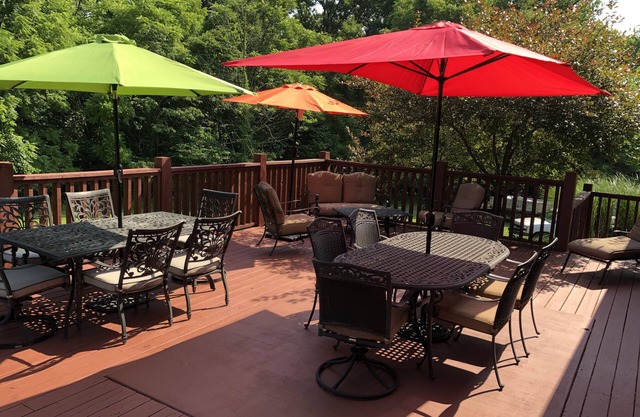 *Overlook, Hidden Gem + Large Deck for Entertaining Friends & Family