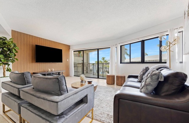 Overlooking The Marina and Ocean Includes Use of Golf Cart Pet-Friendly