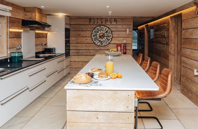 Owl Barn - Ski Chalet Style