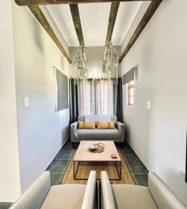 Owl Cottage - Living The Breede