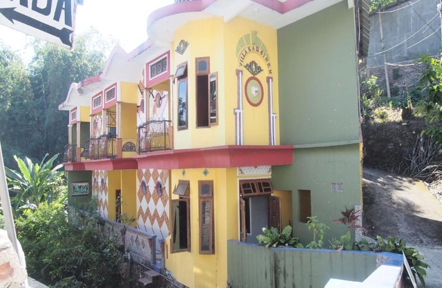 OYO Life 90646 Villa Karsinem Pasuruan