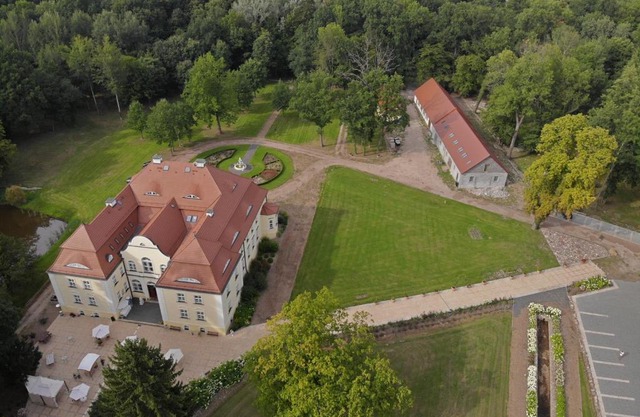 Pałac Bogaczów - noclegi - restauracja - przyjęcia