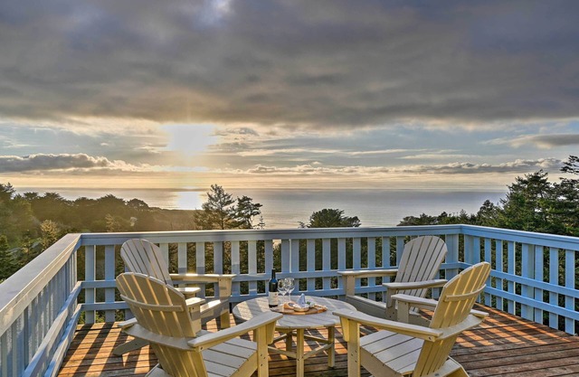 'Pacific Coast House' w/Private Hot Tub!