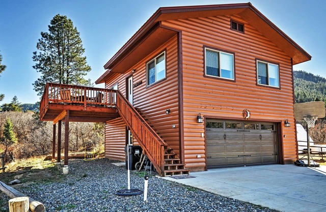 Pagosa Springs Escape w/Deck, Hot Tub & Grill!