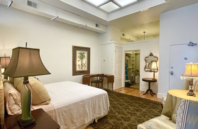 Palafox Loft 122, sleeps 2