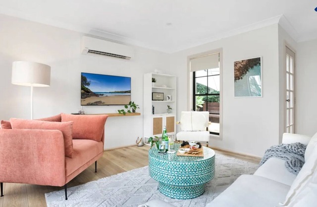 Palm Breeze – stylish, light-filled coastal house just minutes from the beach.