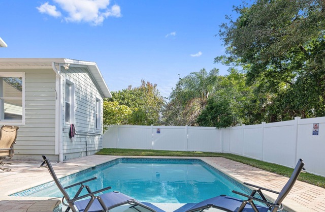 Palm Harbor Retreat! Heated Pool, Game Room, Bikes, Kayaks & Near Beaches – Perfect Family Getaways!