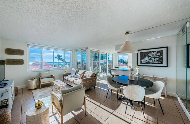 Palma 'Million Dollar View', Exceptionally Updated Condo
