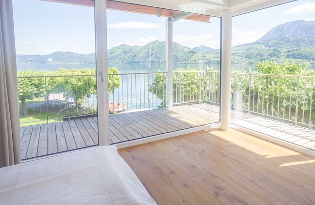 Panorama Studio with balcony and lake view - Attersee 7 - Hotel STADLER am Attersee, your lakeside hotel in the