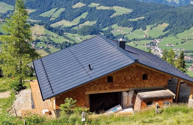 Panoramic hut in the ski area