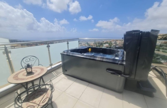 Panoramic Holidays - Deluxe 4 - Apartment with Outdoor Jacuzzi - Sea View