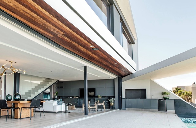 Panoramic Ocean & Mountain views, Luxurious Design 4-bedroom House with pvt Pool