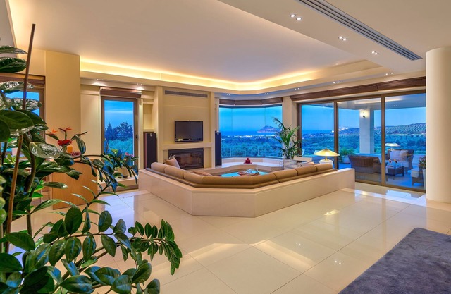 Panoramic sea views, 3 km from Platanias beach, heated pool & gym!